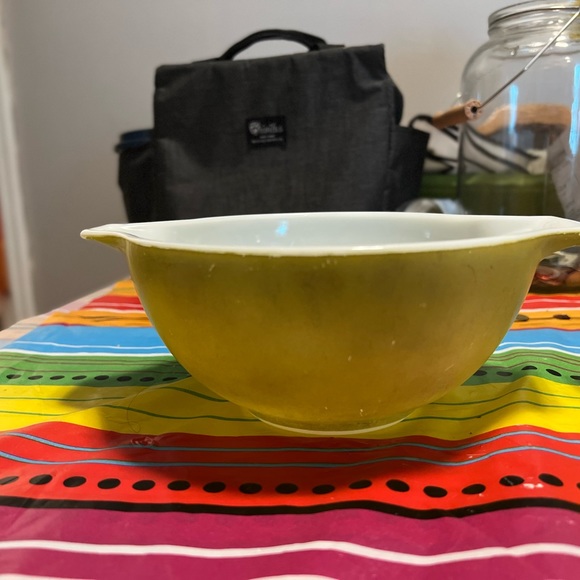 2 Greenish yellow Pyrex - Picture 5 of 5